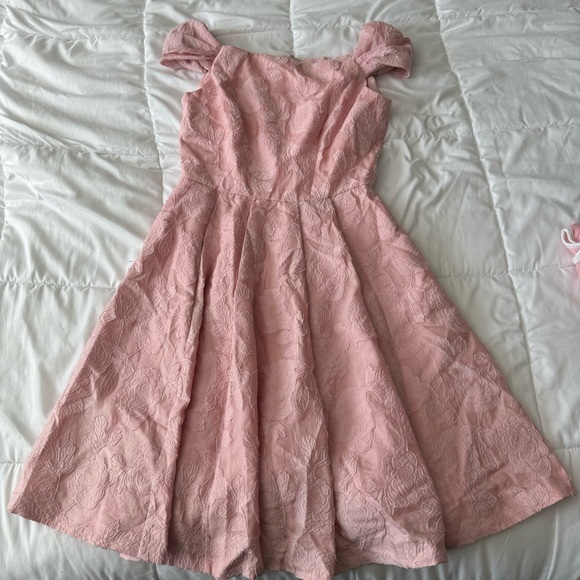 Gal Meets Glam Augusta Off-the-Shoulder Dress - Picture 5 of 8